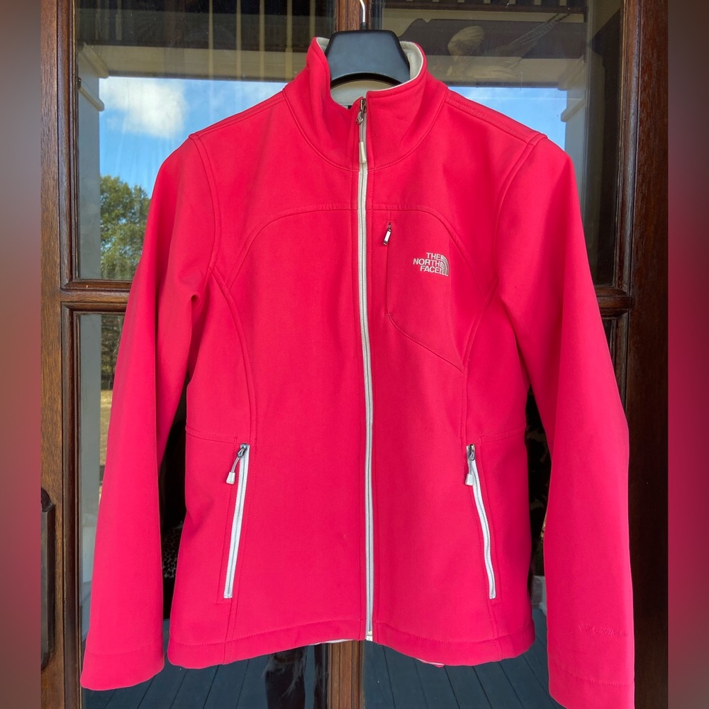 The North Face‎ women’s windwall jacket. Size Large